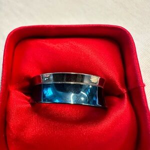Stainless steel blue and silver ring with peace - love - hope. Size 8